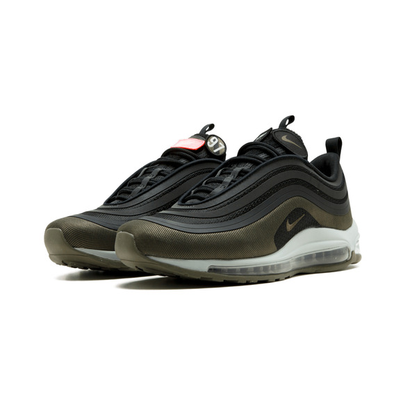 Athletic_Shoes